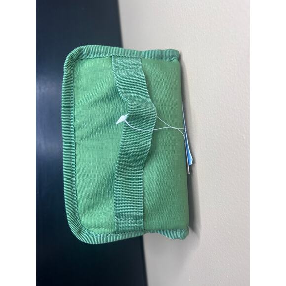Embark Green Upright Zipper Close Lunch Bag New - Picture 5 of 12